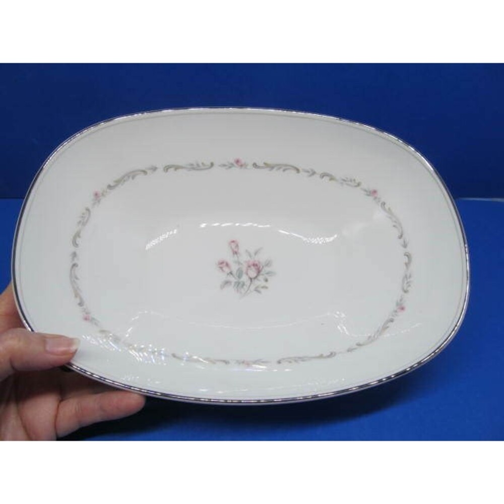 Noritake Mayfair Oval Vegetable Bowl 10"x 7"  Pink Roses Platinum Trim Pristine